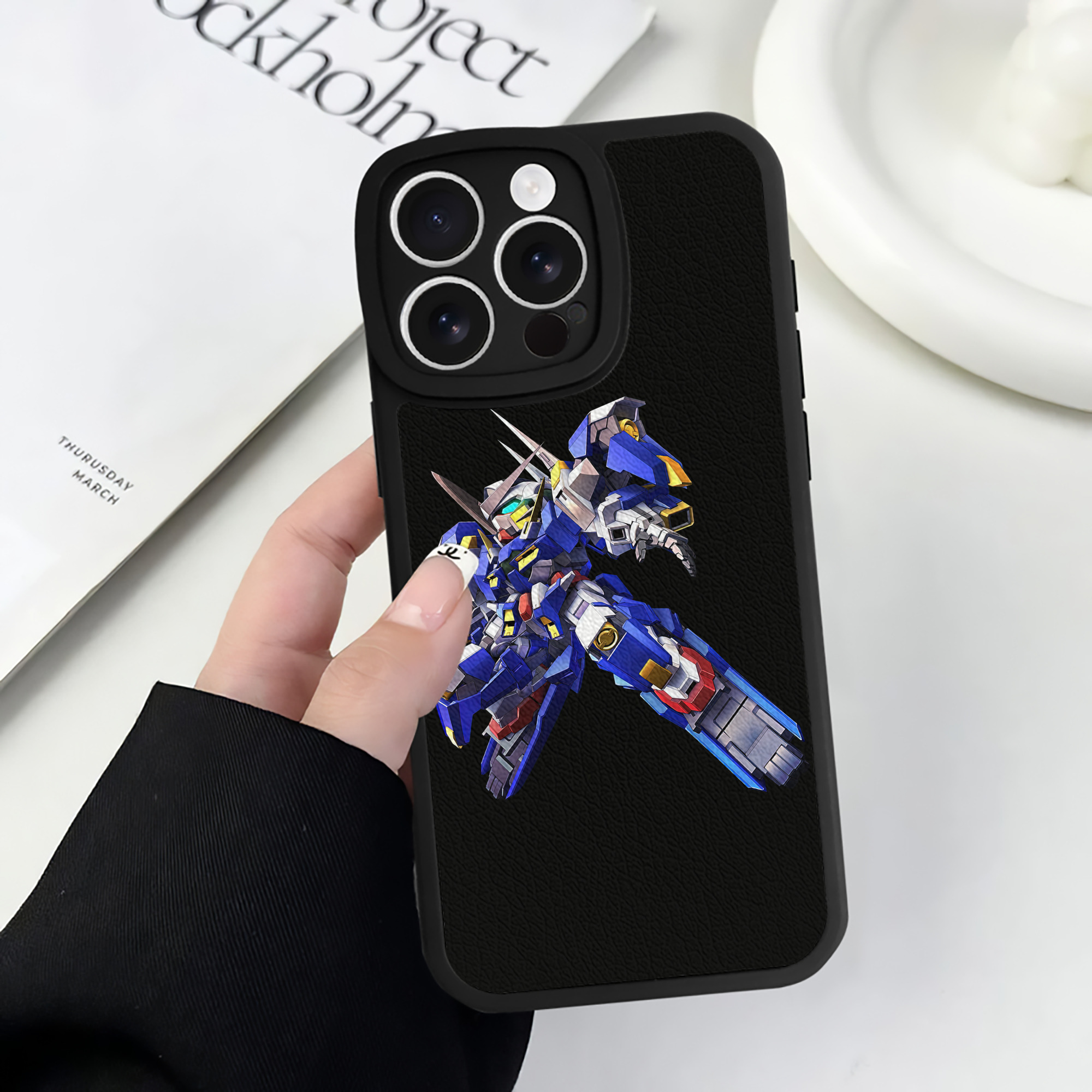 （画像用） 機動戦士ガンダム Mobile Suit Gundam 【iPhone 16シリーズ対応】シリコンスマホケース（レザー調） 材質：シリコン